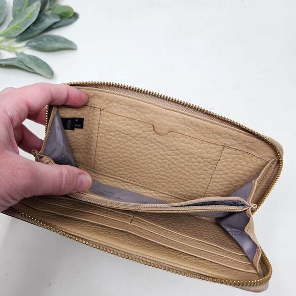 COLE HAAN Tan Pebbled Leather Wallet - Picture 5 of 10